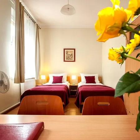 Ξενοδοχείο με διαμερίσματα Maly